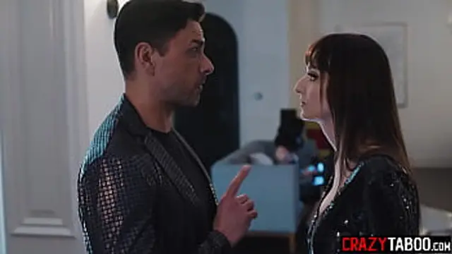 Lucky big dick🍆 guy sneaks into dreams and breaks into babes′ pussies