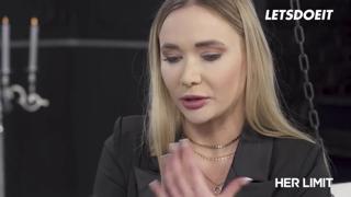 Blonde sweetie Venera Maxima got an ass🍑-sex appointment with monstrous cock🌭, limits shattered
