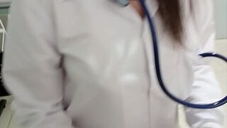 I go to the doctor and the doctor pleases me when I arrive with a blowjob.