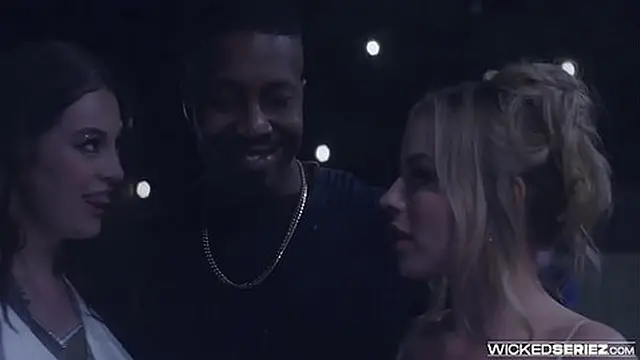 Clout Episode 4 Maddy May &mdash;  Anna Claire Clouds Wicked Wonderland