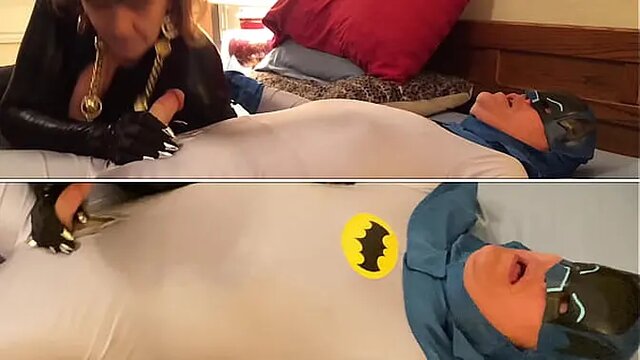 Mature Catwoman deepthroats Batman's rod