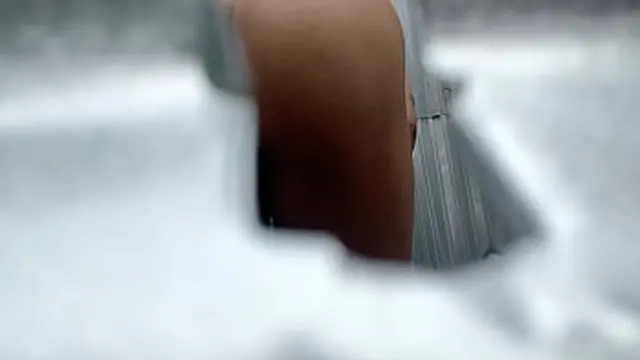 Real amateur broad spreads legs wide for hardcore outdoor banging